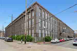 featured image of 920 Poeyfarre St #207