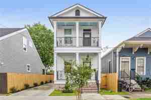 featured image of 2129 Dumaine St