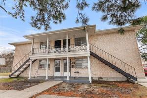 featured image of 300 Duke Dr #4