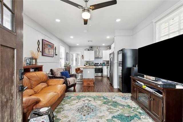 4409 Annette St - Photo 4 of 12