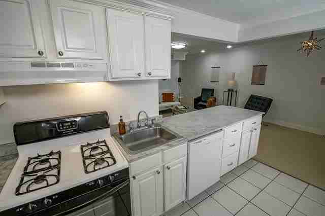 1323 Dauphine St #3 - Photo 6 of 15
