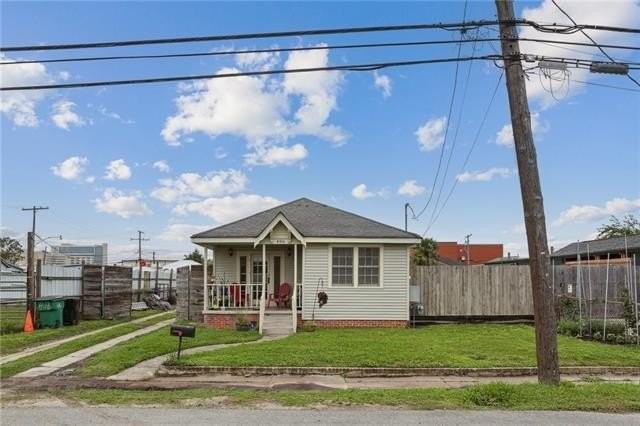 406 Iris Ave - Photo 4 of 17