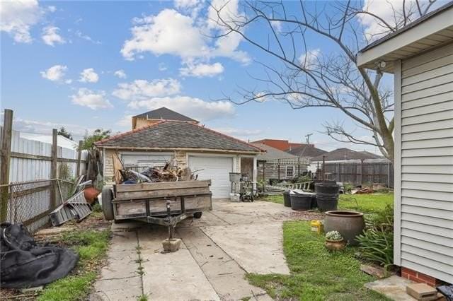 406 Iris Ave - Photo 6 of 17