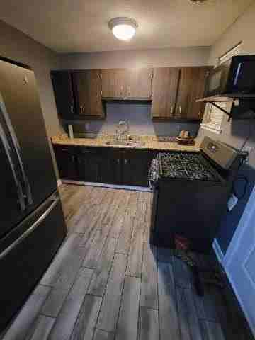 1849 Redwood Dr - Photo 3 of 8
