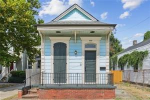 featured image of 1659 N Galvez St