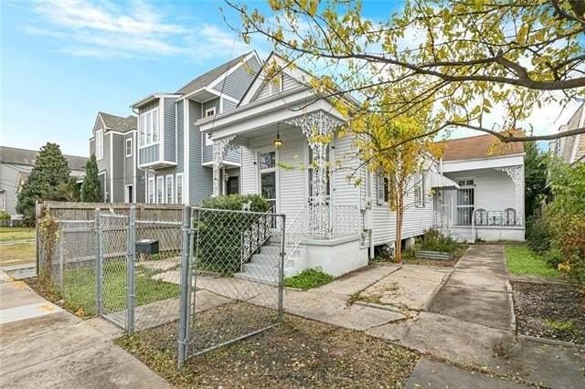 2415 Amelia St - Photo 2 of 16