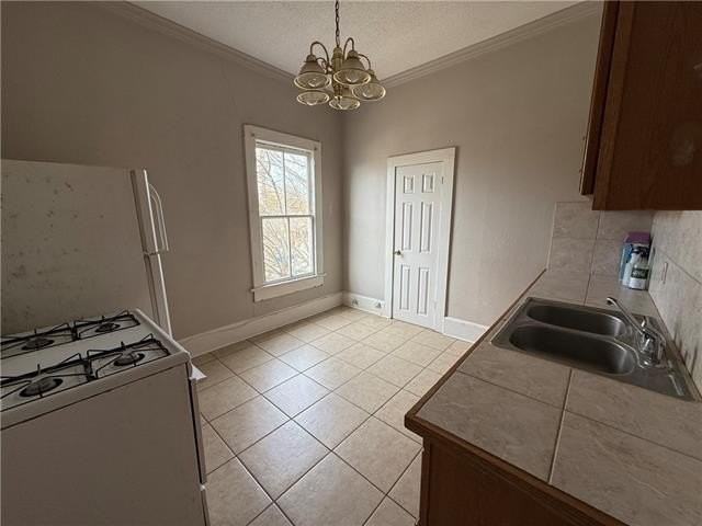 208 E Charles St #7 - Photo 4 of 5