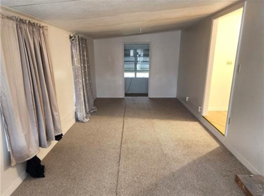 110 Gaslight Avenue - Photo 3 of 6