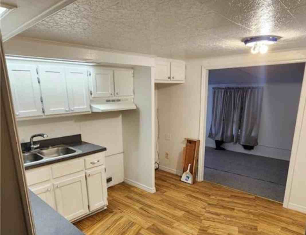 110 Gaslight Avenue - Photo 2 of 6