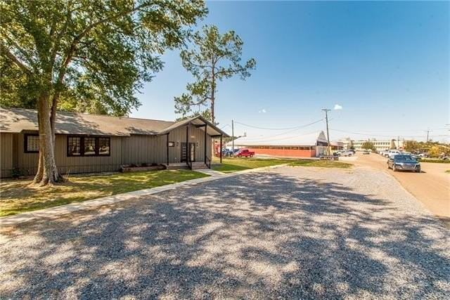 302 Louisiana Ave - Photo 4 of 34
