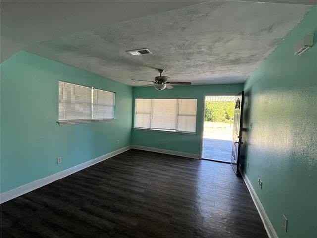 3152 College St - Photo 4 of 15