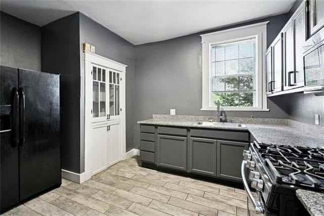 4201 S Galvez St - Photo 4 of 10