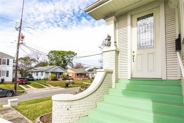 4423 Baccich St - Photo 3 of 20