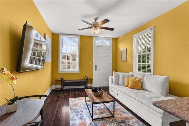 3425 Dauphine St - Photo 3 of 13