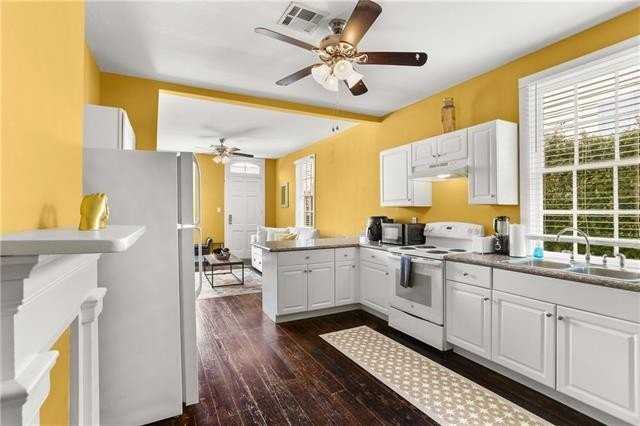 3425 Dauphine St - Photo 5 of 13