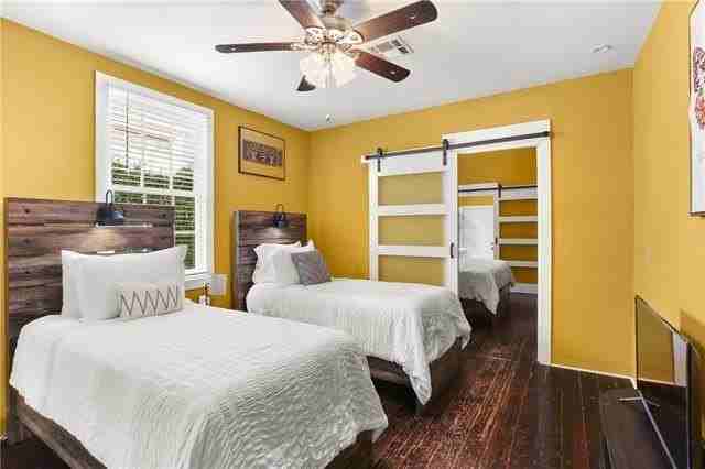 3425 Dauphine St - Photo 7 of 13