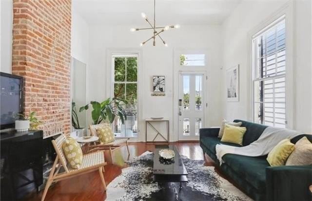 939 Jackson Ave - Photo 2 of 11