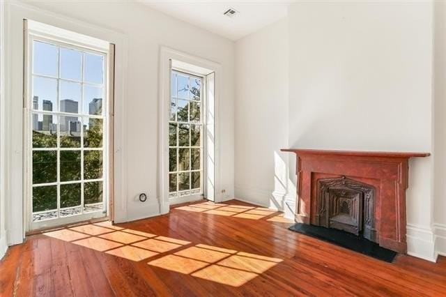 527 Saint Ann St #3 - Photo 6 of 17