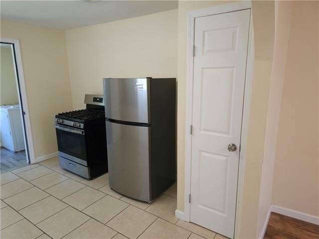 290 E 27th St - Photo 5 of 17