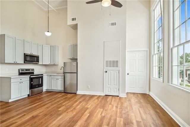 2135 2nd St - Photo 3 of 9