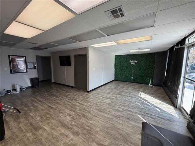 1665 Sw Railroad Ave #9 - Photo 3 of 6