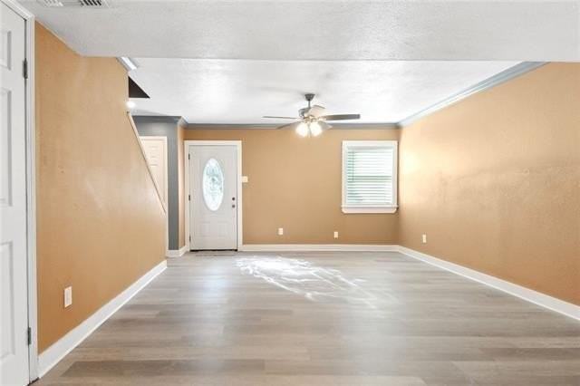 633/635 FARMINGTON Place - Photo 3 of 11