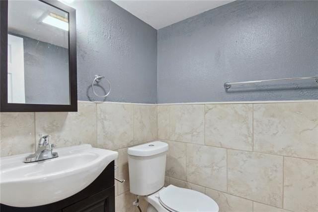 633/635 FARMINGTON Place - Photo 5 of 11