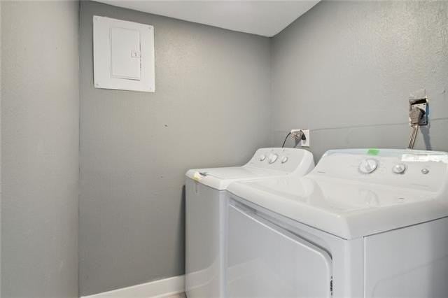 633/635 FARMINGTON Place - Photo 7 of 11