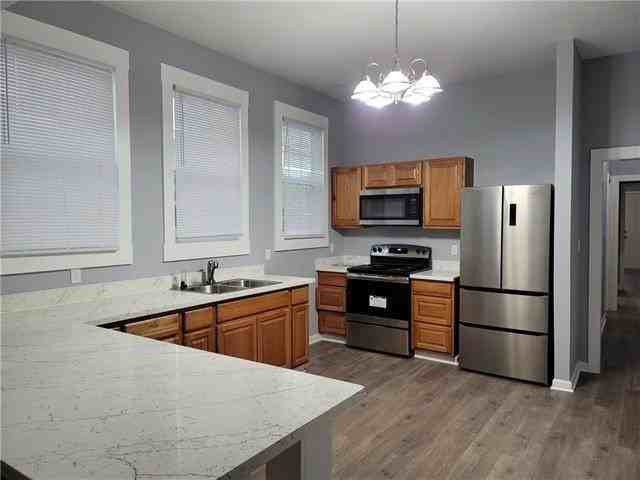 335 Whitney Ave - Photo 3 of 9