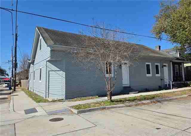 2102 Josephine St - Photo 4 of 25