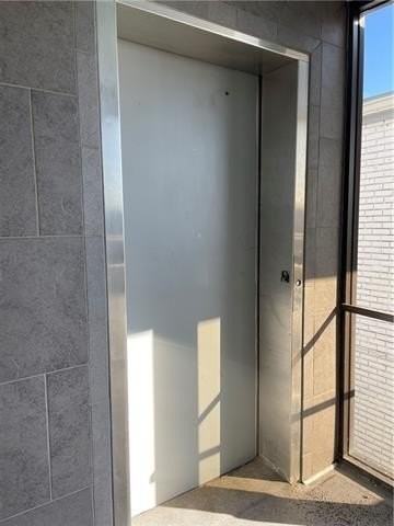 2955 Ridgelake Dr #210D - Photo 3 of 12