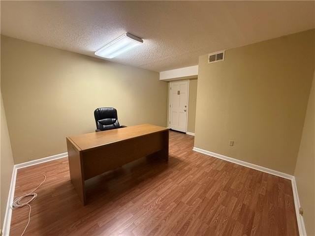 2955 Ridgelake Dr #210D - Photo 4 of 12