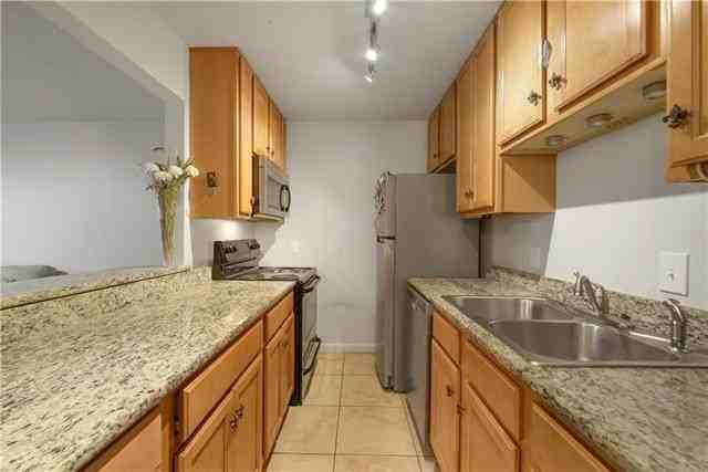 818 Moss St #104 - Photo 5 of 21