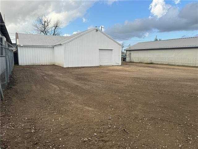 611 Lafourche St - Photo 7 of 8