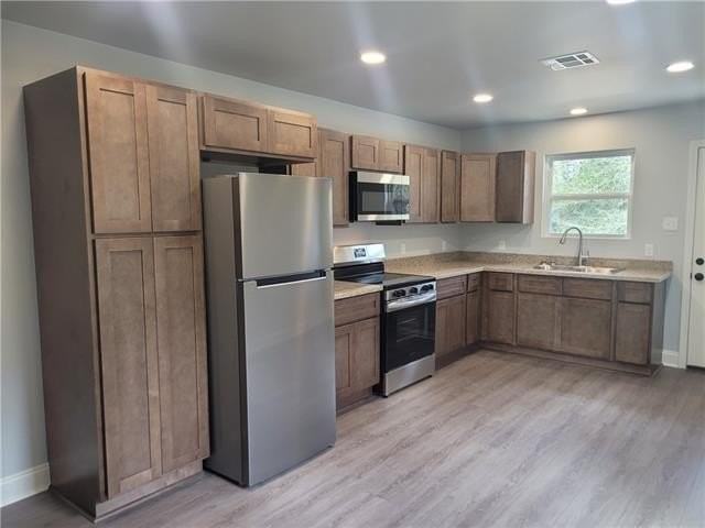 2402 Pelican St - Photo 4 of 23