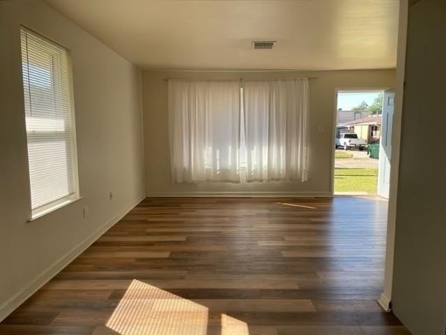 6217 Leslie St - Photo 4 of 17