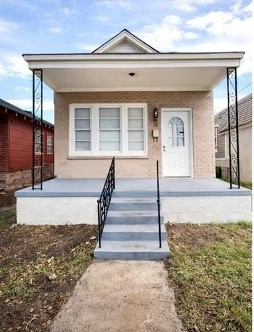 412 Avenue A - Photo 2 of 11
