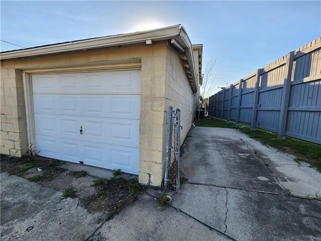 5725 Canal Blvd - Photo 3 of 15