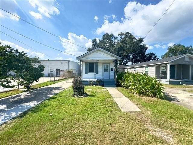 958 Avenue B - Photo 2 of 12