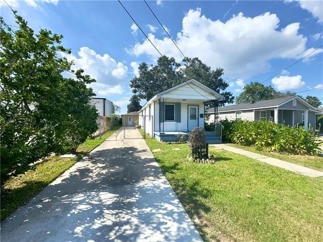 958 Avenue B - Photo 3 of 12