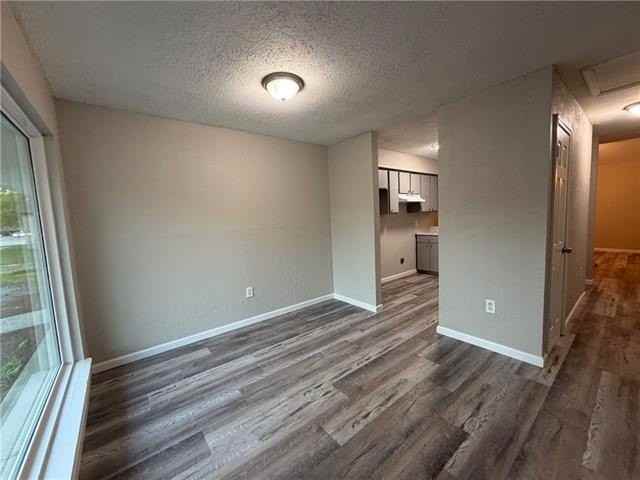 734 Walnut St - Photo 3 of 10