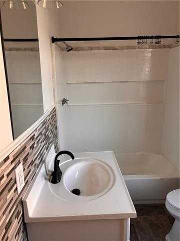 1472 N Claiborne Ave - Photo 5 of 11