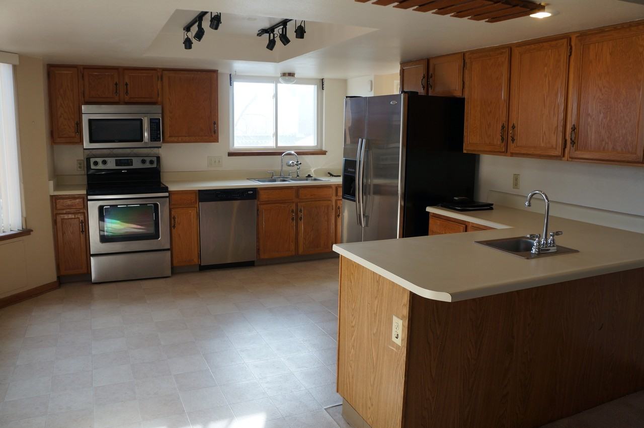 7565 Hickorywood Dr #1 - Photo 3 of 19