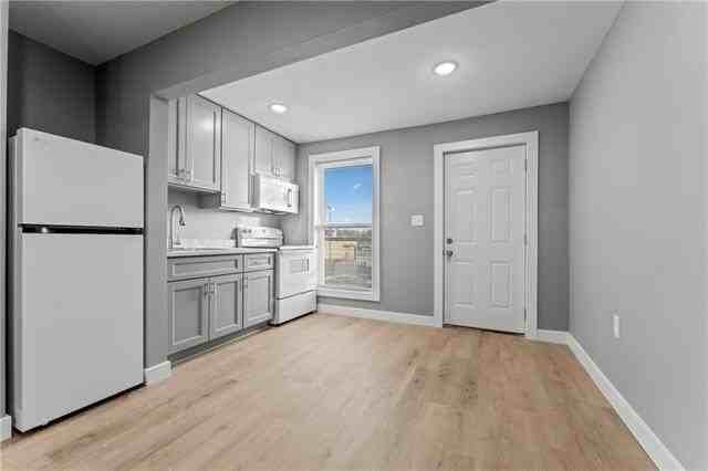 103 N Scanlan St #10 - Photo 3 of 10