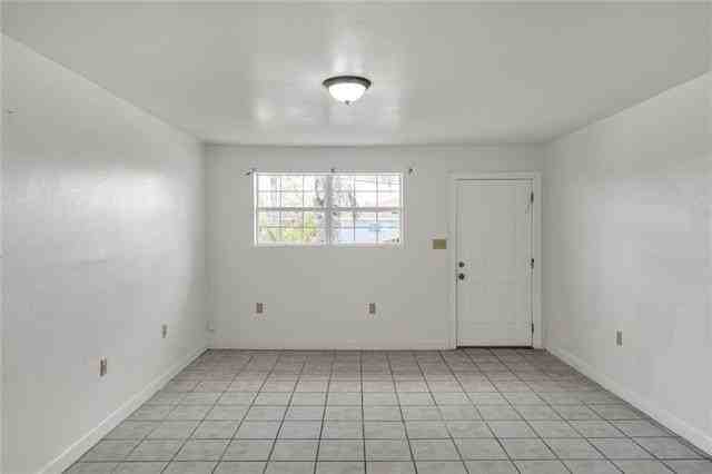 4831 Lynhuber Dr - Photo 3 of 9