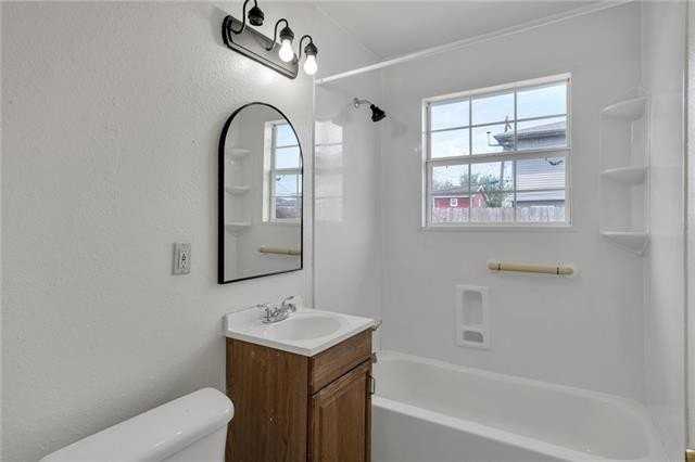 4831 Lynhuber Dr - Photo 6 of 9