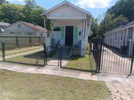 featured image of 2844 Hiawatha St