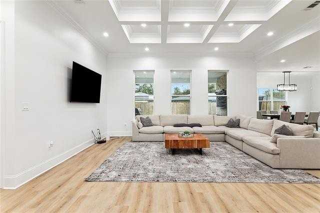 286 Lowe St - Photo 5 of 34