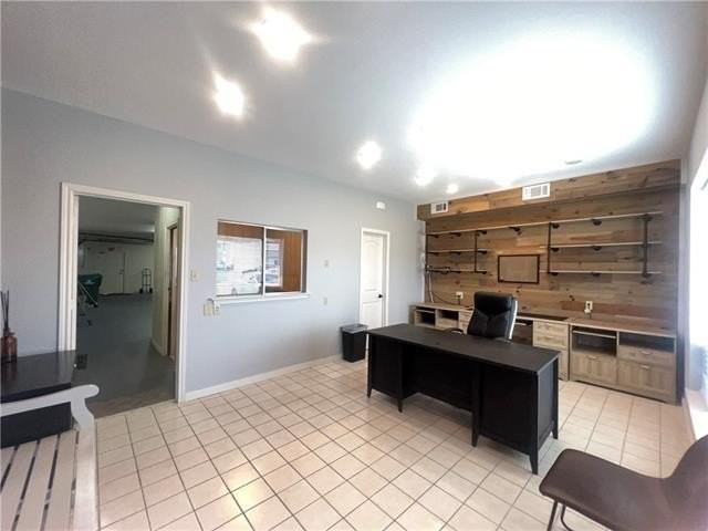 4500 Shores Dr - Photo 2 of 26