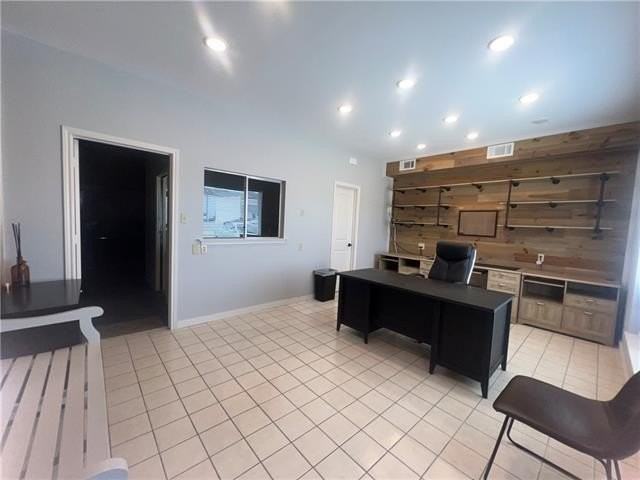 4500 Shores Dr - Photo 3 of 26